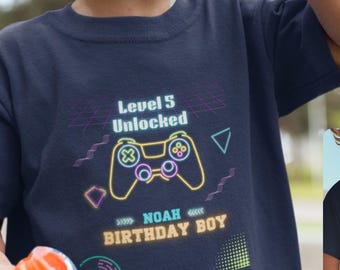 Personalisiertes Geburtstags-Jungen-Kleinkind-Gamer-T-Shirt mit Namen & Alter, Geburtstags-Videospiel-Shirt, Kleinkind-Gamer-Geburtstags-T-Shirt