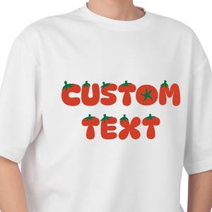 Camiseta personalizada com fonte de tomate, camiseta personalizada com letras de frutas, camiseta engraçada com vegetais, presente com nome personalizado kawaii, camiseta com tipografia de tomate