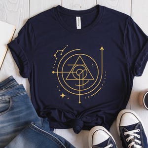 Cosmic Tech Glyph T-Shirt | Celestial Platine Tee | Gold Techno Symbol Shirt | Spirituelle Blueprint Grafik T-Shirt | Star Map Line Art Tee