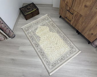 Luxury Turkish Prayer Rug: Islamic Sajjadah Janamaz (2.6x4.1 FT)