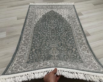 3 x 4フィートの竹ビスコースセッカダカーペット、イスラム教徒のための祈りの敷物、高級サジャダラグ、オリエンタルゲッベテピッチ、ジャナマズラグ、ユニークなサジャダラグ