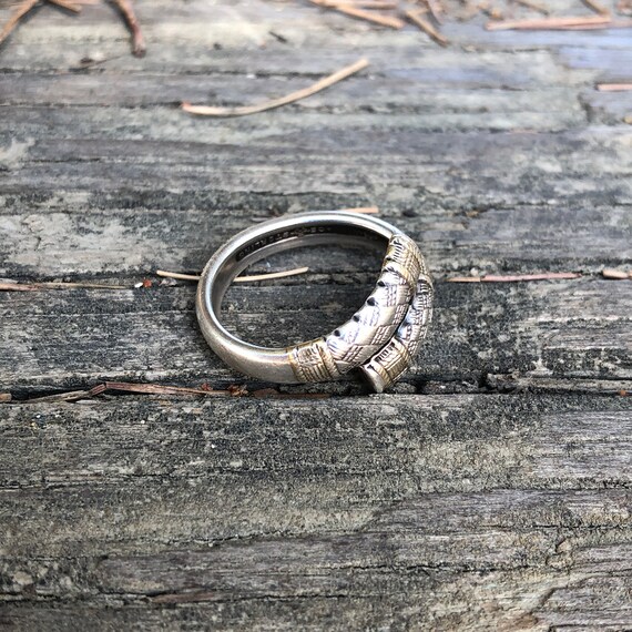 Vintage silver adjustable ring with etching and g… - image 2