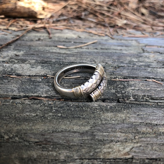 Vintage silver adjustable ring with etching and g… - image 1