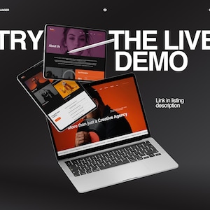 K&ouml;nnte beinhalten: Ein Laptop und zwei Tablets, die eine Website-Oberfl&auml;che anzeigen, mit dem Text "TRY THE LIVE DEMO". Der Laptop-Bildschirm zeigt einen Mann, und die Tablets zeigen Webseiten. Der Hintergrund ist dunkelgrau.
