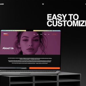 K&ouml;nnte beinhalten: Ein Laptop zeigt eine Website mit dem Text &bdquo;&Uuml;ber uns&ldquo; und dem Gesicht einer Frau. Die Website hat ein lila und orange Farbschema. Die Worte &bdquo;EASY TO CUSTOMIZE&ldquo; stehen in gro&szlig;en wei&szlig;en Buchstaben auf schwarzem Hintergrund.