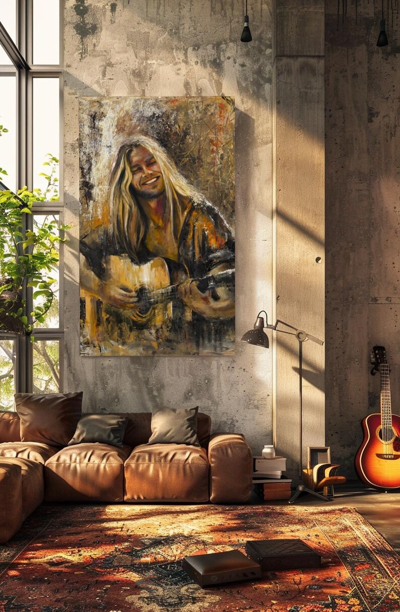 Pode incluir: Uma impress&atilde;o de arte de parede retangular vertical apresentando uma pintura a &oacute;leo de uma pessoa de cabelos longos sorrindo enquanto toca um viol&atilde;o ac&uacute;stico. A obra utiliza uma paleta de cores quentes de amarelos dourados, marrons profundos e pretos com pinceladas texturizadas.