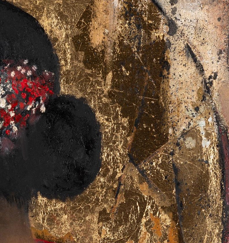 Puede incluir: Una pintura abstracta que presenta una gran forma circular negra texturizada con un grupo de salpicaduras de pintura roja y blanca vibrantes. La composici&oacute;n est&aacute; superpuesta con acentos de pan de oro, tonos marr&oacute;n oscuro y finas salpicaduras negras.