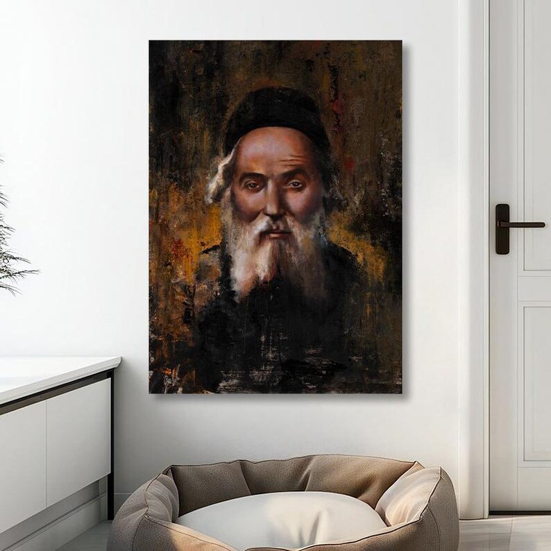Op de afbeelding: Een schilderij van een man met een lange witte baard en een zwarte hoed. De achtergrond is donkerbruin met gouden accenten.