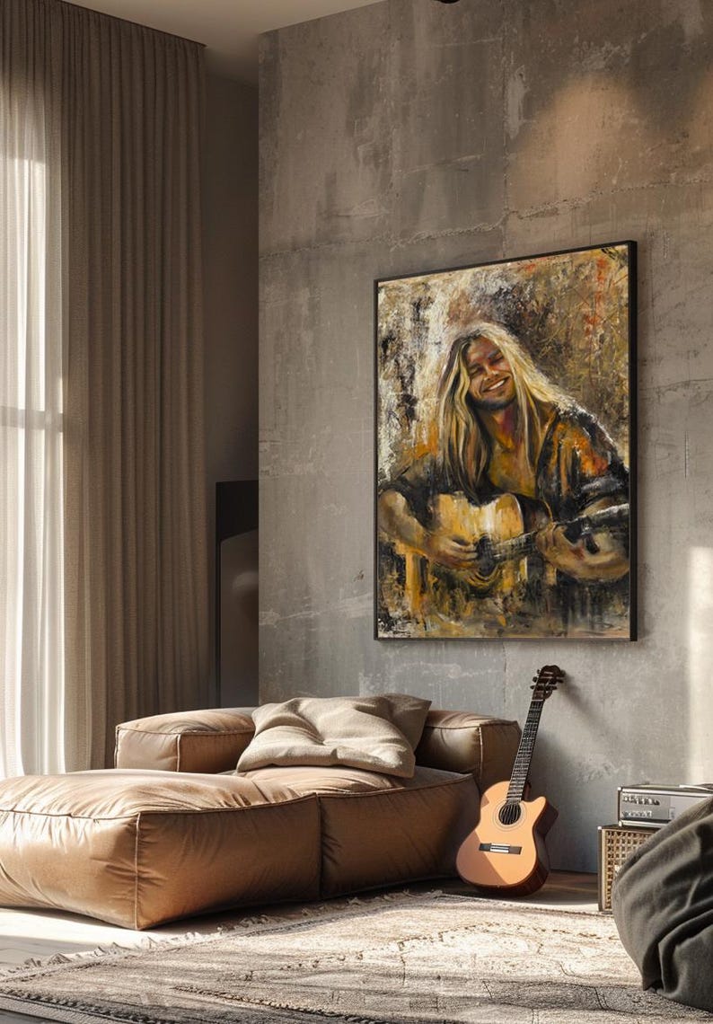 K&ouml;nnte beinhalten: Ein rechteckiges gerahmtes Wandbild mit einem &Ouml;lgem&auml;lde einer langhaarigen Person, die l&auml;chelnd eine akustische Gitarre spielt. Das Kunstwerk verwendet eine Palette aus warmen Braun-, Ocker- und Schwarzt&ouml;nen mit sichtbaren, strukturierten Pinselstrichen.