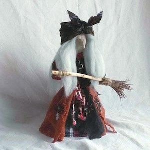 Poupée Baba Yaga. Sorcière des forêts. Amulette pour la maison. Fait main.