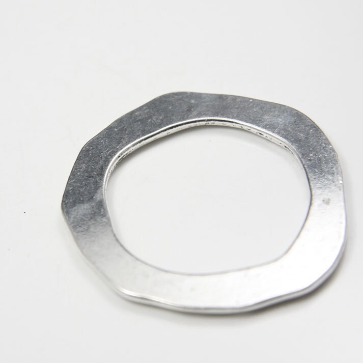 2 Pieces Oxidized Silver Tone Base Metal Rings-52x54mm
