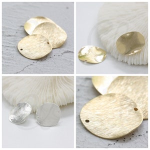 Solid Brushed Brass Waved Round Link - 20mm (4048C)