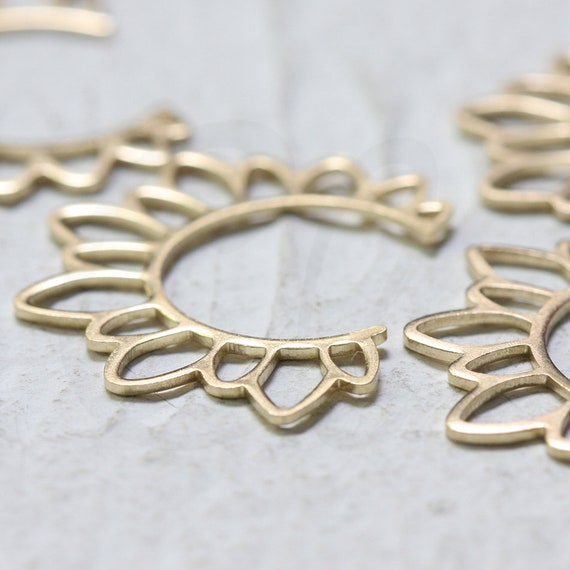 4476C Flower Link 30*23mm 6 Pieces Raw Brass Open Circle