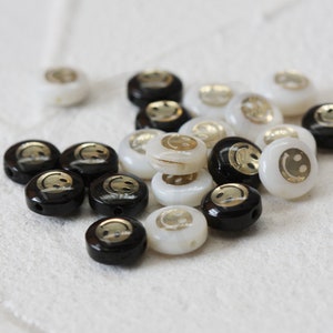 2 piezas de concha natural con cara feliz de oro - Puff Spacer - Doble cara - Puff Round 8mm (G318)