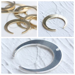 Solid Brass Moon - Crescent - Pendant  28.5x27.5mm (3879C-V-240)