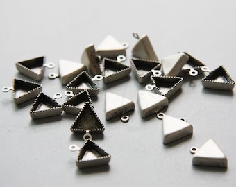 4 Pieces Oxidized Silver Plated Brass Base Triangle Cabochons Setting - 8mm (3061C-U-357)