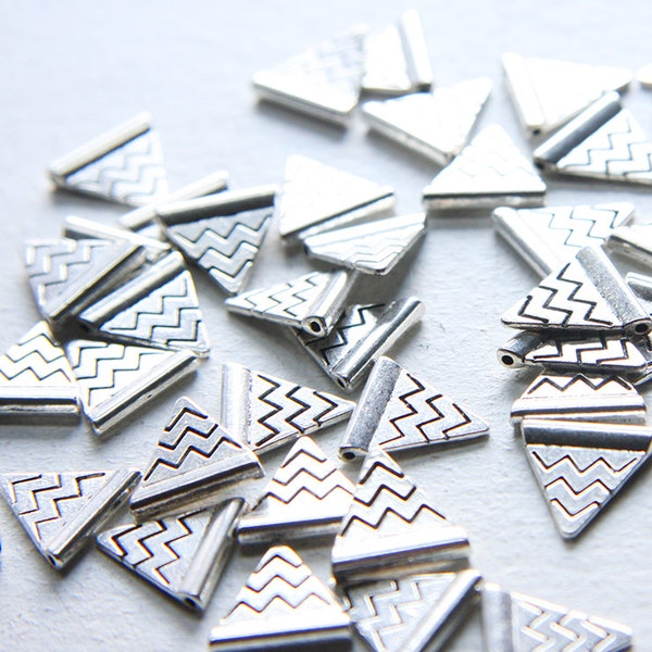 40 Pieces Oxidized Silver Tone Base Metal Charm - Triangle with Chevron 14x14mm (5003Y)