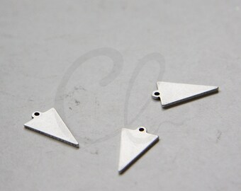 4 Pieces Oxidized Silver Plated Brass Base Triangle Charm - Geometry - 15.7x9mm (3079C-N-182)