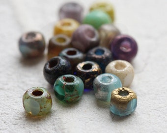 10 sztuk czeskich, postarzanych szklanych koralików Tri Cut - różne kolory - 4 x 3 mm (NVA-5)