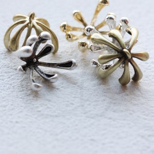 One Piece Solid Brass Flower Charm - 16x14mm (4709C)