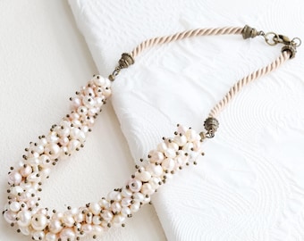 Handgemaakte zoetwaterparelketting met antieke look afwerking