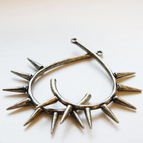 2pcs Antique Brass Tone Base Metal Earring Finding - Spike - Cuff Earring 63x52mm (177C-Q-115)