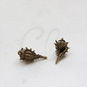2 Pieces Antique Brass Charm - Sea Snail - Shell 22x11mm (67Z-N-2)