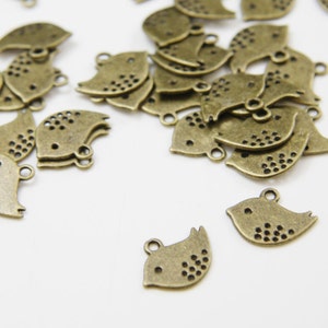30 piezas de latón antiguo tono base metal encantos-pájaro 13x17mm (13163YB-D-236)A36
