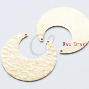 10 Pieces Raw Brass Moon Link - Crescent - Textured - Hammered 30mm (1993C-P-320)