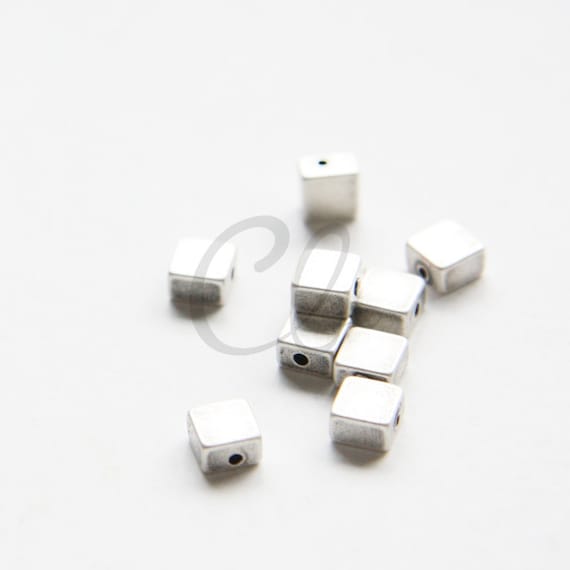アンティークシルバーメッキスクエアスペーサー 4個 - 5 x 5 mm (1791C 