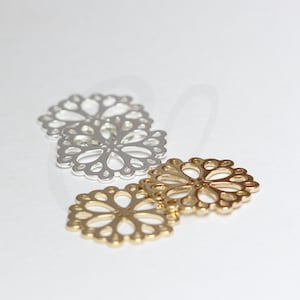 Laser geschnitten massive Messing Runde Link - Blume 15mm (4524C)