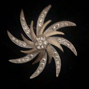 SARAH COVENTRY vintage starburst Gold and Rhinestone Brooch
