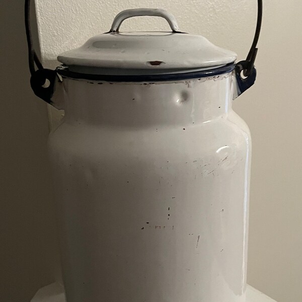 Antique Enamel Milk Psol