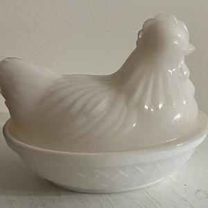 Vintage Milk Glass Hen On a Nest