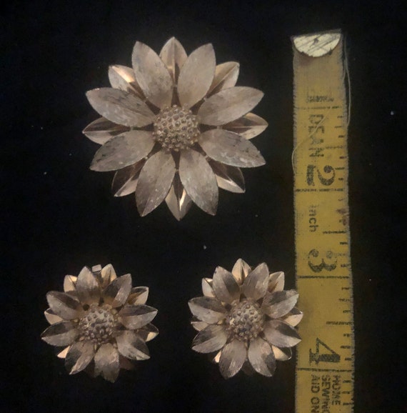 Sarah Coventry Sunflower Set Brooch and Clip on E… - image 2