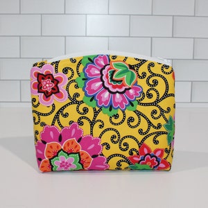 Floral Zippered Pouch: Vibrant Cotton Cosmetic Bag