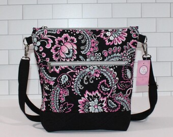 Elegante bolso bandolera con estampado floral en blanco y negro