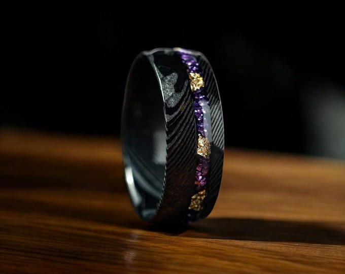 Damascus Steel Wedding Band: Hammered Gold Flakes & Amethyst Ring
