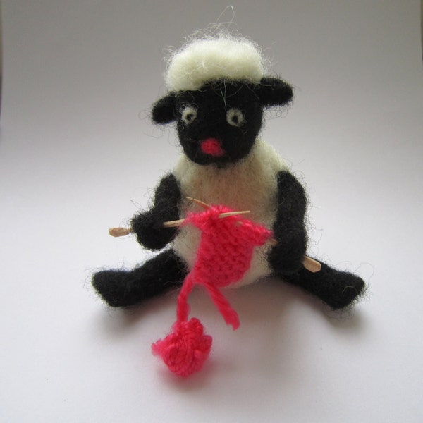 Ulla the knitting sheep