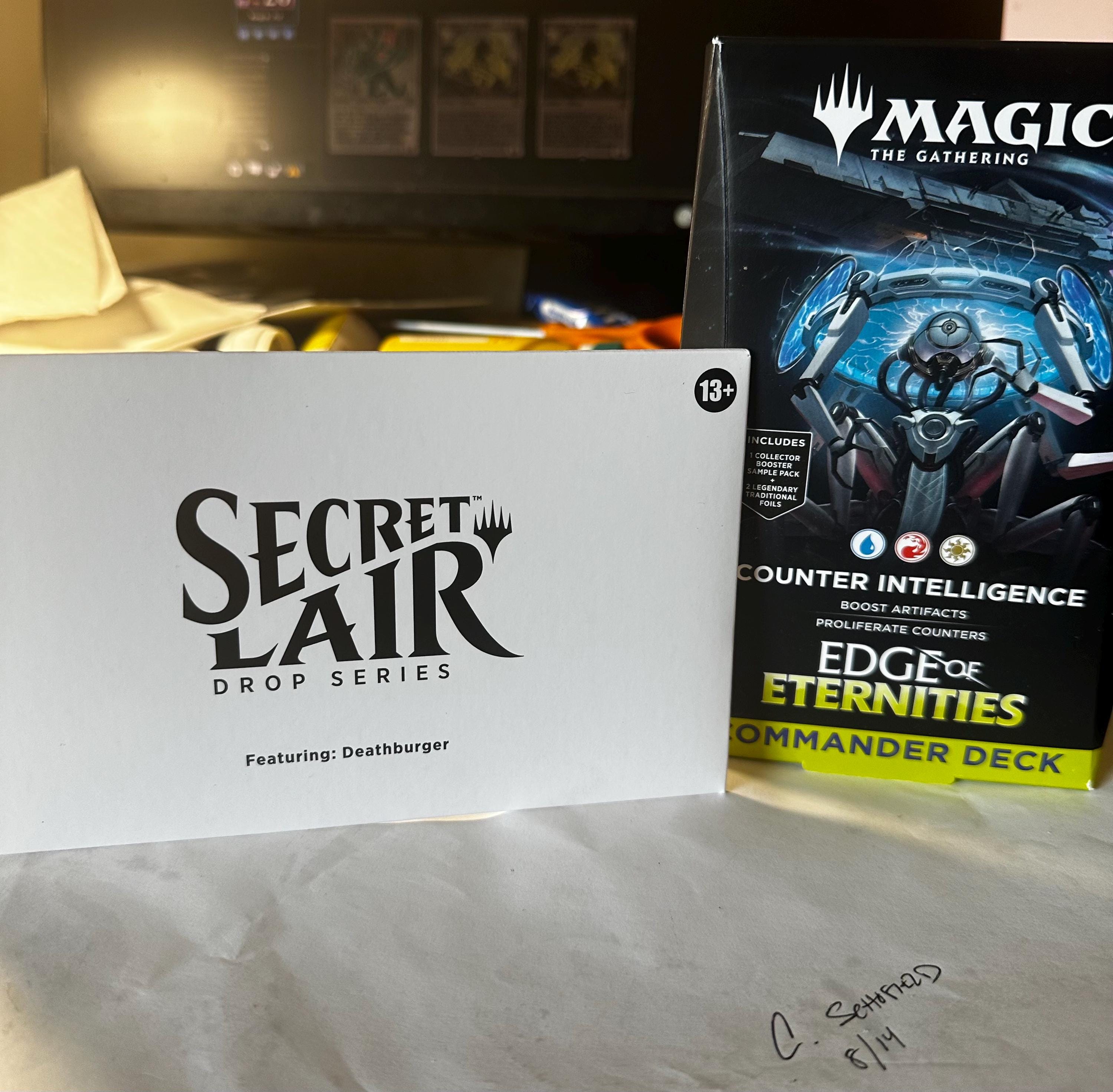 MTG Secret Lair Drop Series ロゴ プレイマット maxresdefault.jpg