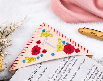 Personalized Hand Embroidered Corner Bookmark, Felt Triangle Page Stitched Corner Handmade Bookmark, Bridesmaid Gift, Christmas Gift for Her