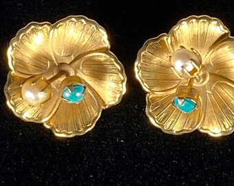 Vintage STAR Gold tone Clip on Earrings