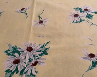 VTG White Daisy Tablecloth