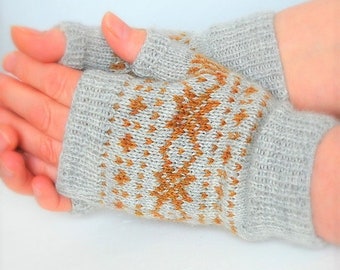 Sea Holly Fingerless Mitts Knitting Pattern pdf