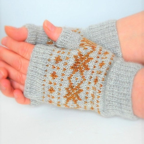 Sea Holly Fingerless Mitts Knitting Pattern pdf