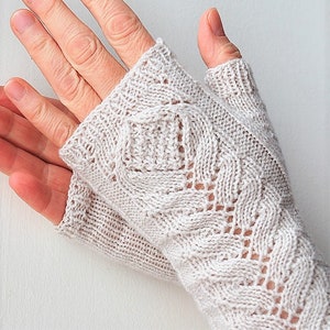 Lace Fingerless Mitts pdf knitting pattern