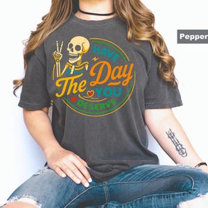 Livin&#39; the Dream Comfort Colors® T-Shirt, Vintage Distressed Skull Shirt, Oversized Retro Grunge Tee, Trendy Grunge Indie Boho Graphic Tee