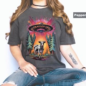 UFO Cow Abduction Shirt, Funny Vintage Retro Graphic Alien Tshirt, Unisex Comfort Colors T Shirt, Paranormal Oversized Aesthetic UFO Tee