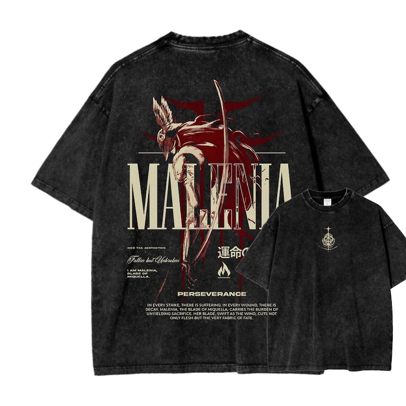 Op de afbeelding: Twee zwarte grafische t-shirts. Het grotere shirt heeft het woord "MALENIA" in een vetgedrukte letter, met een rood-witte illustratie. Het kleinere shirt heeft een afbeelding op de voorkant. Tekst bevat "PERSEVERANCE" en Japanse karakters.