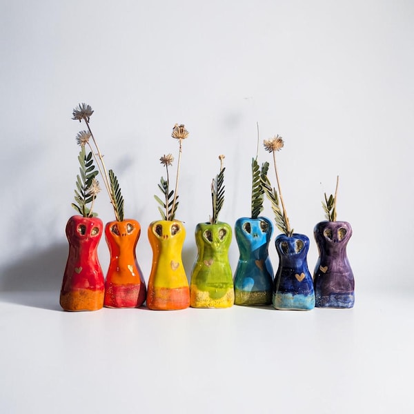 Hand-Painted Ceramic Alien Bud Vase, Rainbow Glitter Eyes, Gold Heart Detail Kawaii Decor